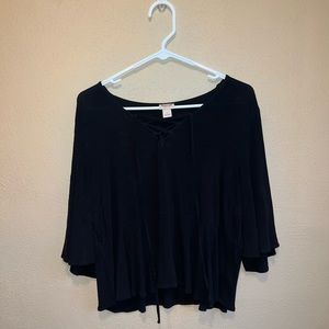 Black cropped shirt super cute!